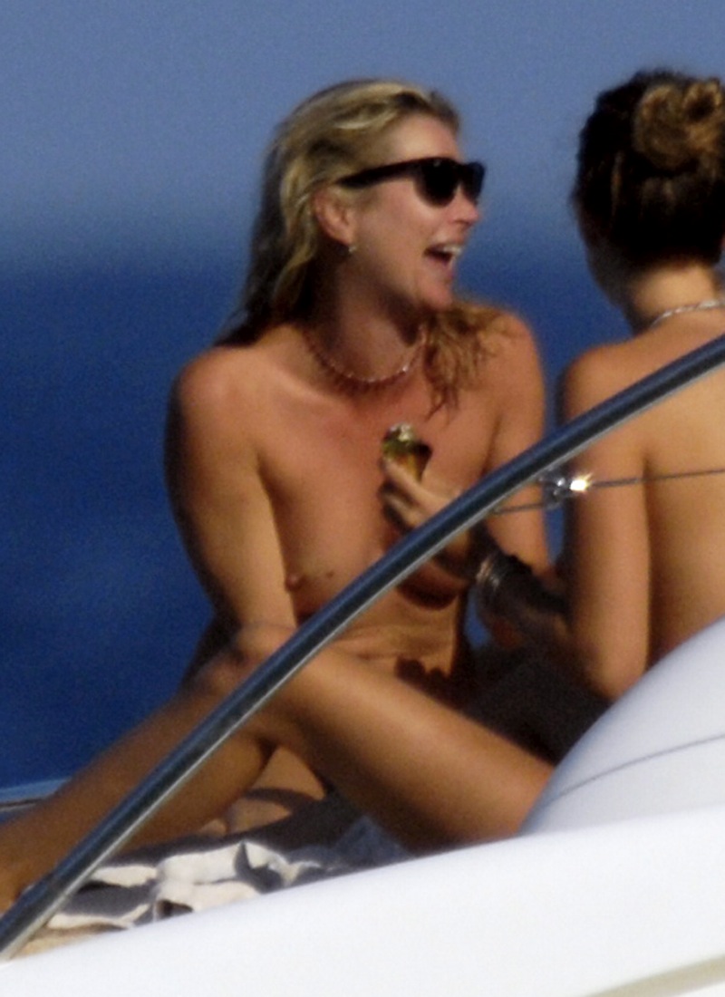 [Kate+Moss+is+Topless+Yet+Again+And+On+Some+Dude's+Yacht+Yet+Again+www.GutterUncensoredPlus.com+kate_moss_topless_06.jpg]