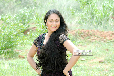 LAGAAN Actress GRACY SING Photos Gallery for South Indian Movies Looking Very Old and Busty