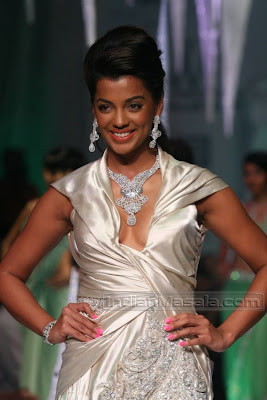 Bollywood Masala Mugdha Godse hot cleavage in hot gown