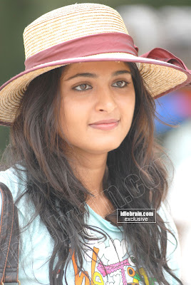 Tamil Hot Actress ANUSHKA Hot Pics Photoshoot Gallery