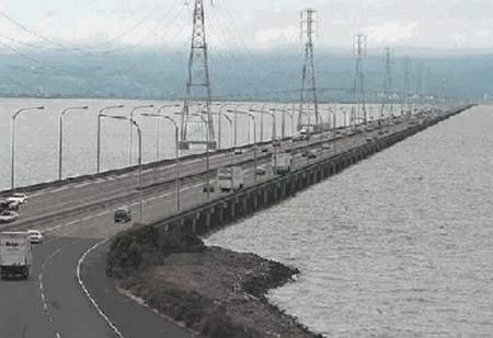 [bridge2.JPG]