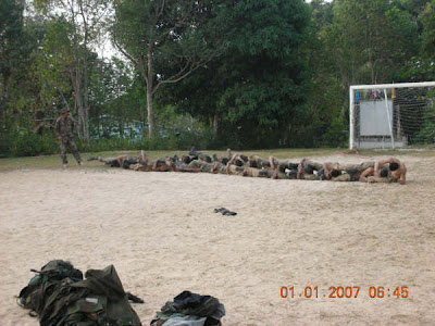 தாய்லாந்து : கமாண்டோ பயிற்சிக் காட்சிகள் எப்படி இருக்கு - Page 3 Commando-Thailand+%288%29