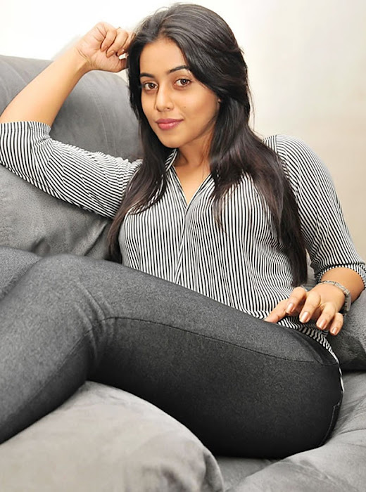 poorna in jeans actress pics