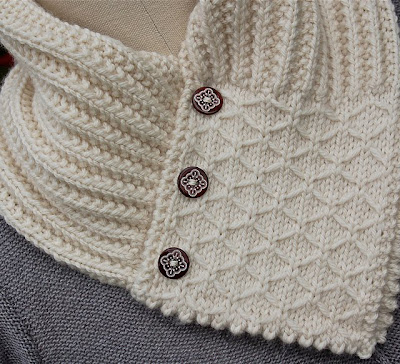 Caffeine Moments...: Quilted Lattice Ascot