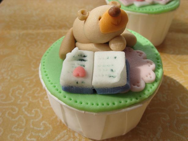 [bear+cupcake.JPG]