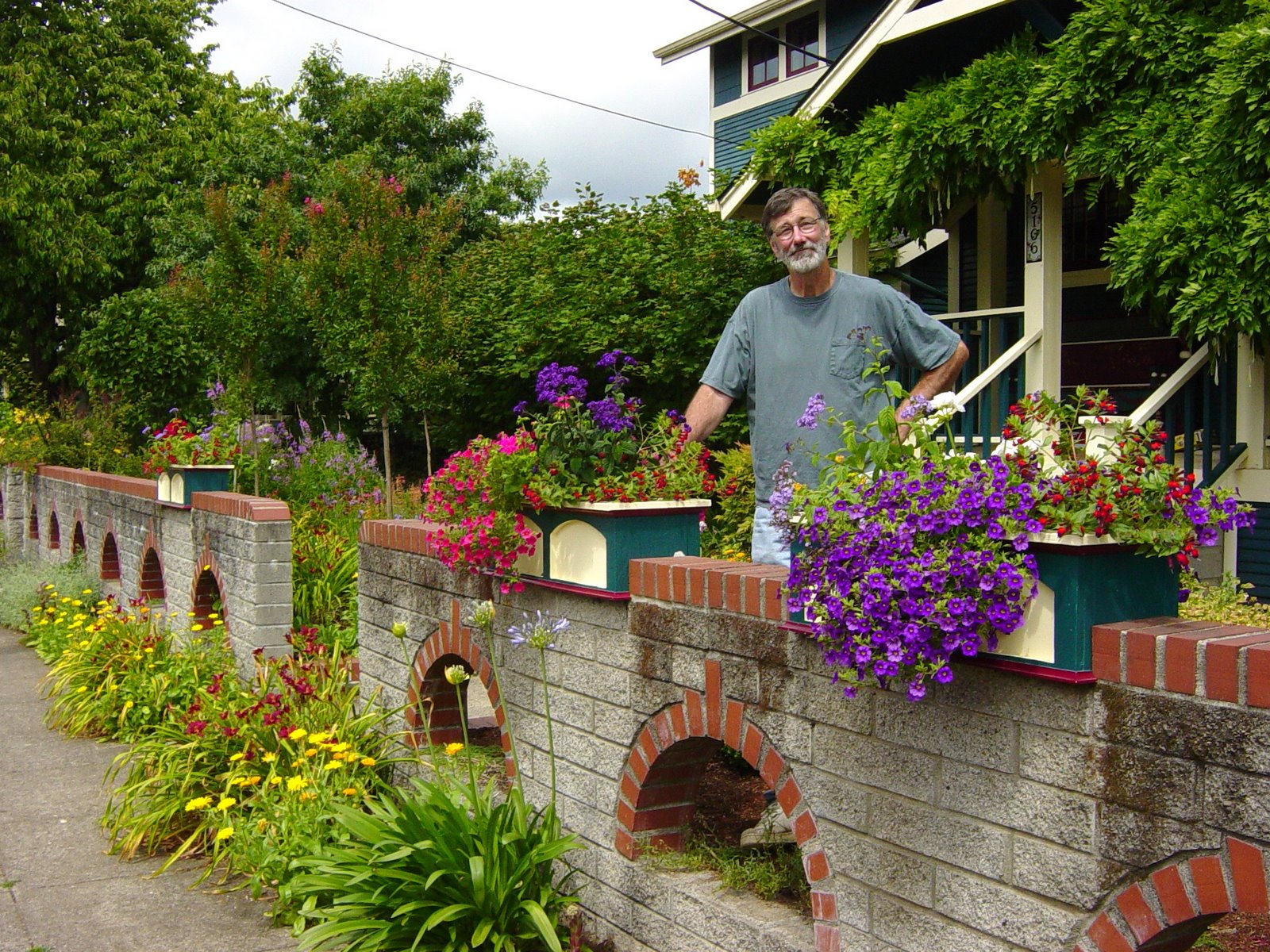 [puffins,+garden+dave+023.JPG]