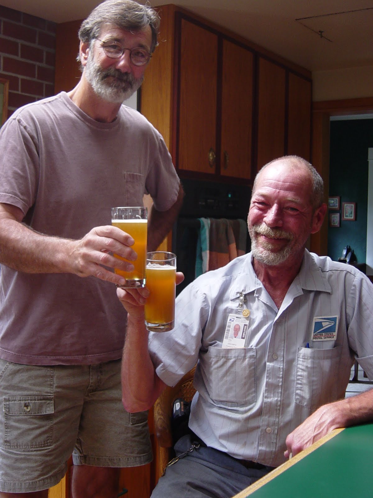 [John+the+mailman,+marshmallow,+garden+002.JPG]