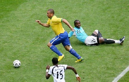 [RonaldoinBrasileGhana2006.bmp]