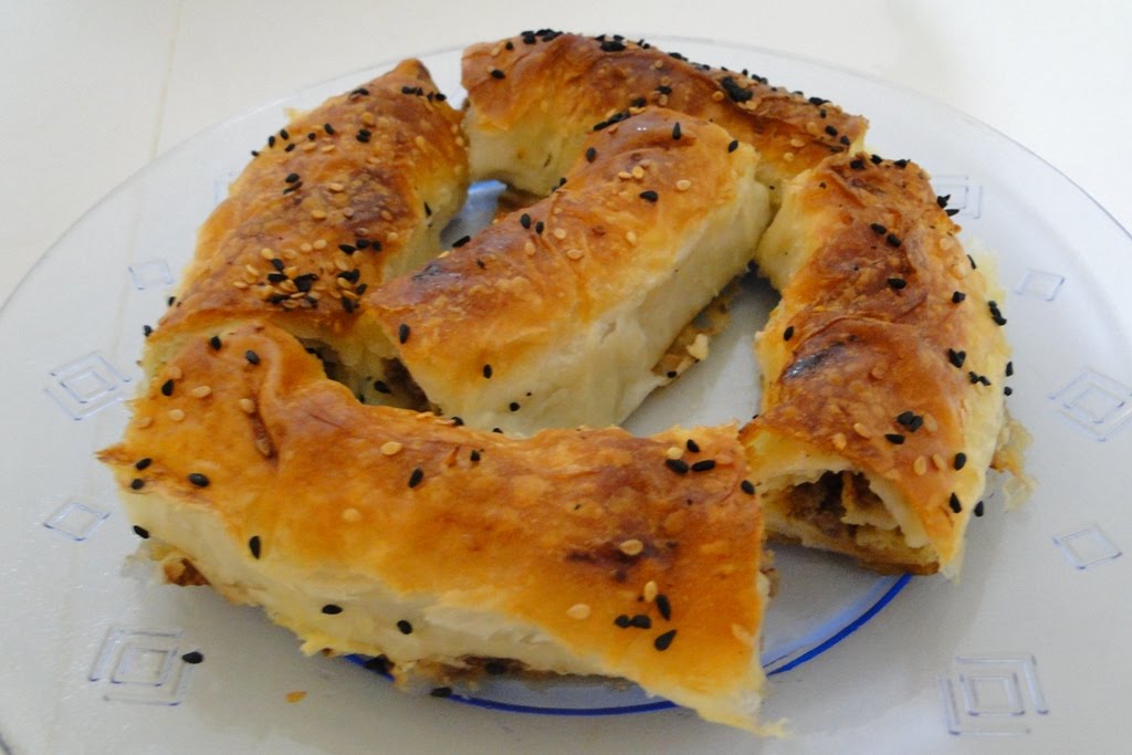 REYHAN�IN MUTFAĞINDAKİ NUR Kıymalı Kol Böreği