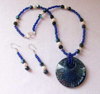 Cod 2396 Collar azul con pendiente en vitrofusión S/ 65.00 Nuevos Soles