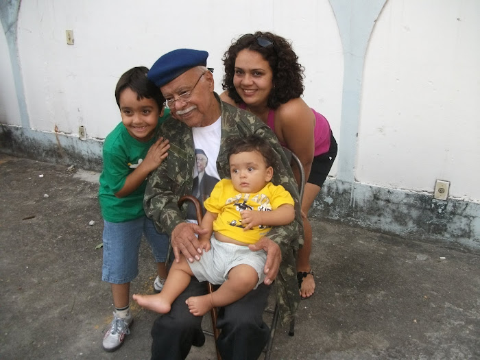 Seu Jorge, a neta Cecília e seus filhos Cristiano e Caio