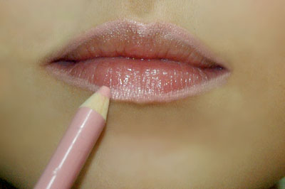 [16_lipliner.jpg]