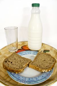 [1192207_milk_and_bread.jpg]