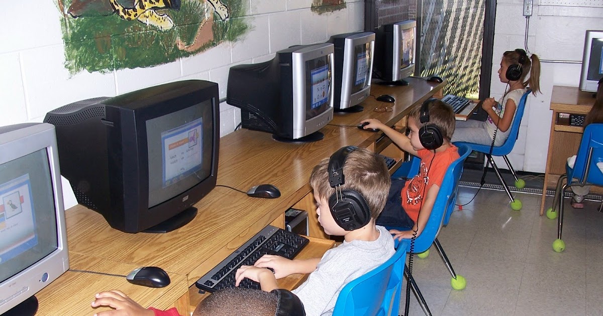 Mrs. Jones' Junior Geniuses Inside The Computer Lab
