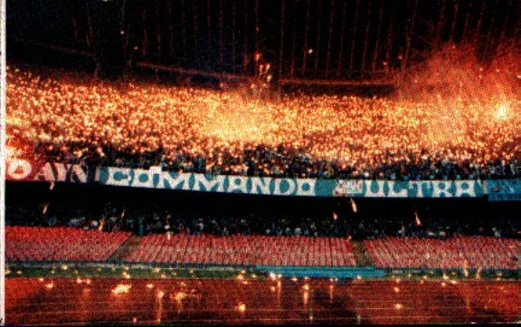 [Curva+B+Nápoles.<span class=