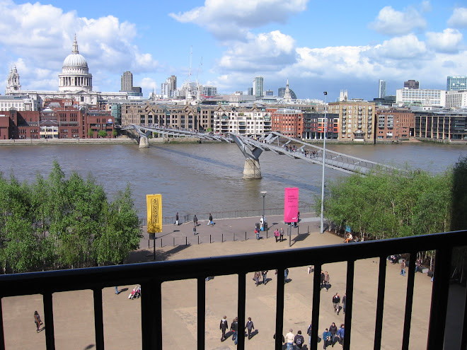 Una mirada al puente Millennium desde la terraza del Tate Modern