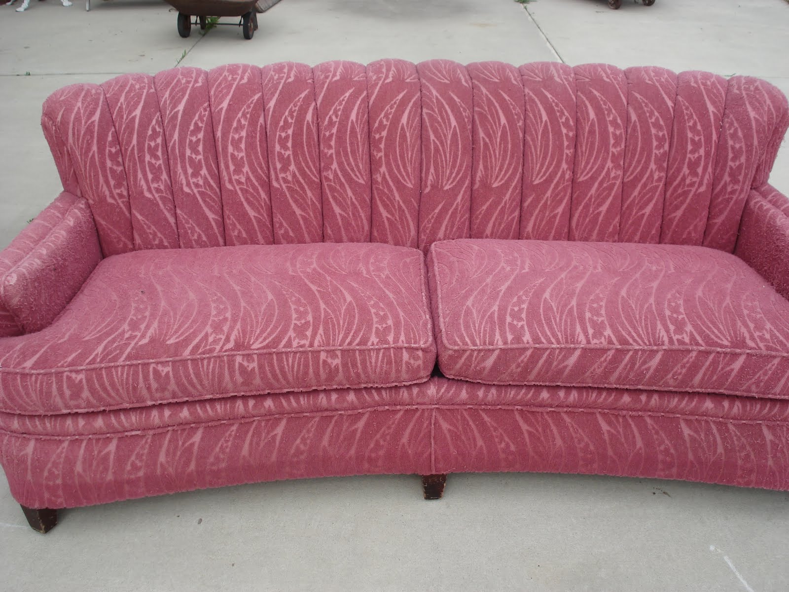 Just a bed of Roses Vintage Shabby PINK couches for creating room