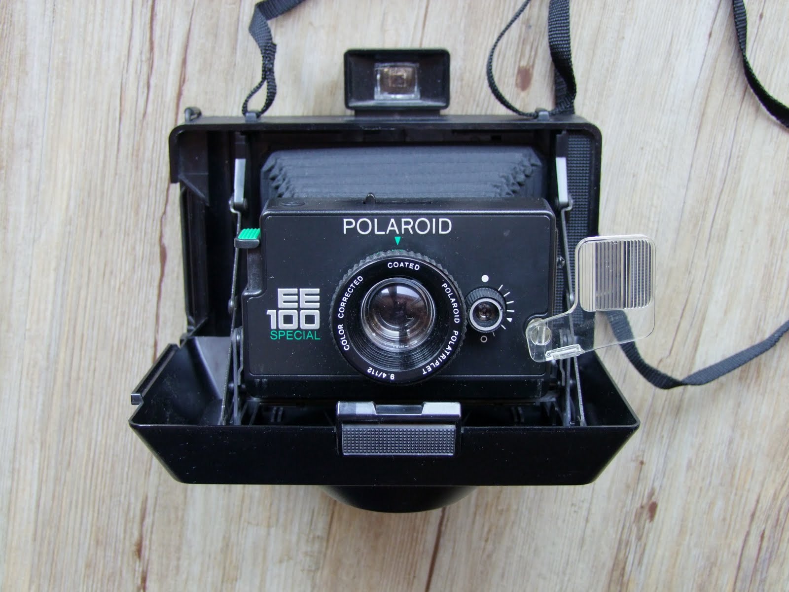 polaroid ee100