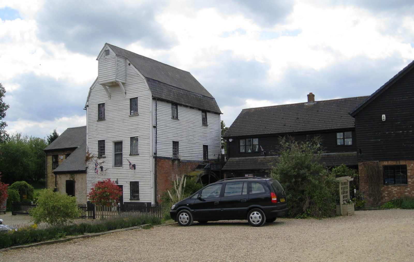 LOLODESIGNS Barton le Clay Olde Watermill Village