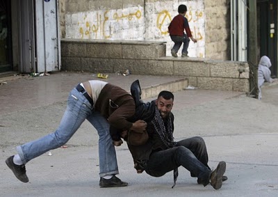 [Palestinian+throwing+stones1.jpg]