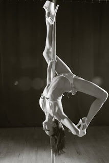Pole+dancer+pose