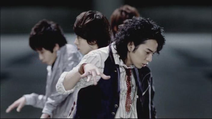 [Arashi-Crazy+moon+PV(Full.ver)+008.jpg]