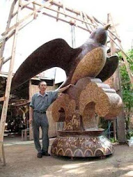 Kỷ lục thứ 3: Con chim yến bằng gáo dừa lớn nhất Việt Nam