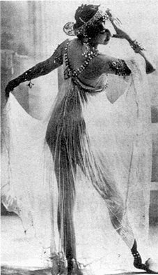 [mata_hari_pose.jpg]