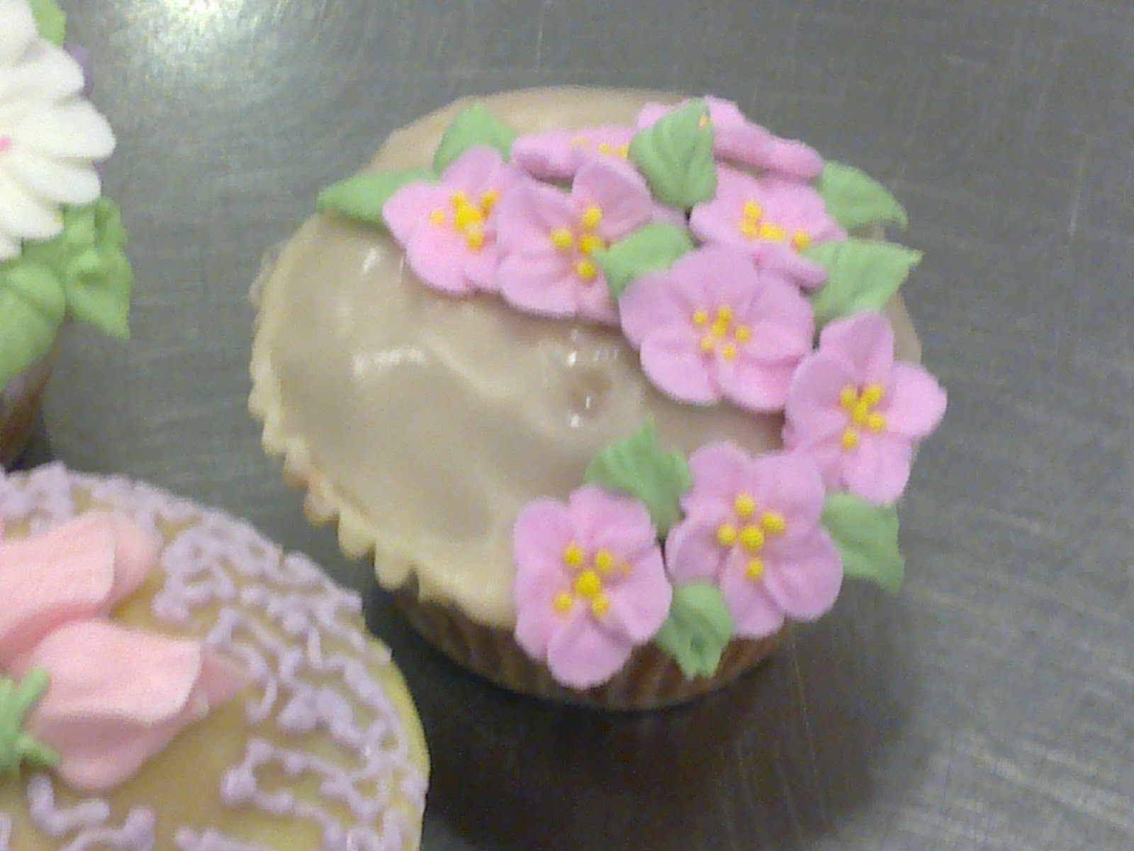 HanaSwiss Royal Icing Flowers
