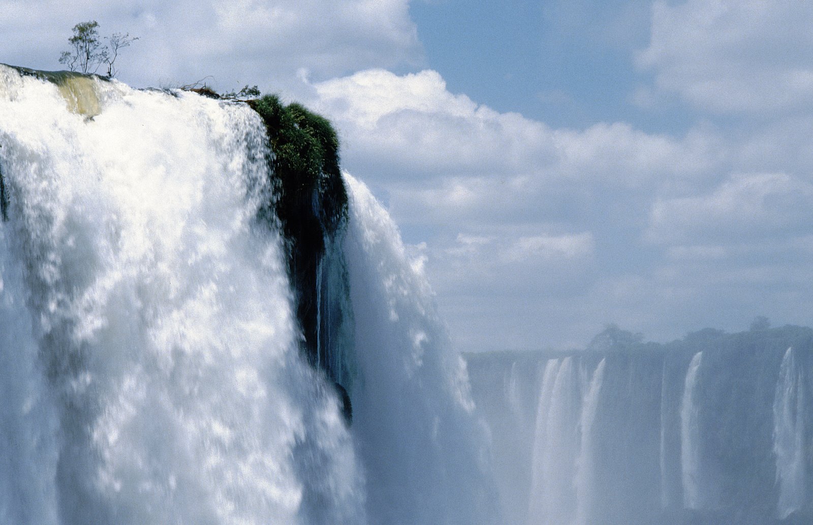 [Iguacu-001.jpg]