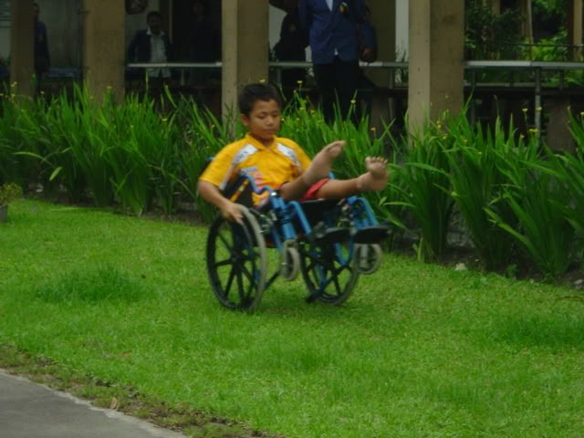 Foto Orang Cacat