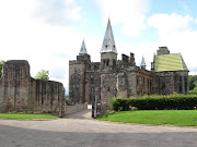 We ate some berries growing along side the road as we looked at the castles. (img )