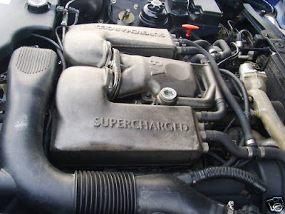 [V8+car+engine++Jaguar+XJR++XKR+V8+engine+from+a+damaged+Jaguar.jpg]
