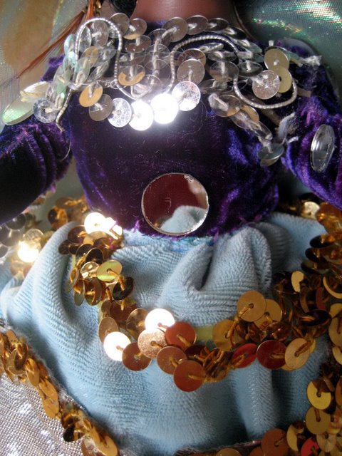 [queendetail1]