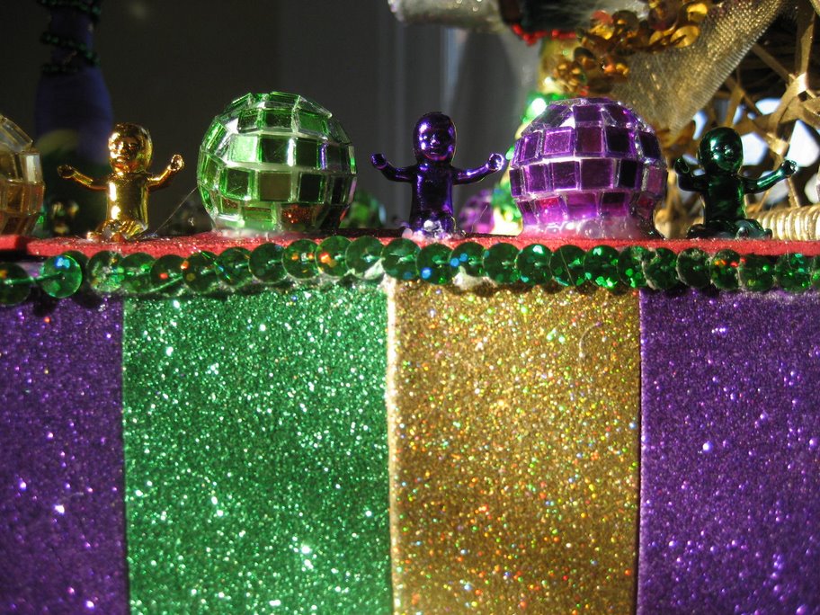 [mgras-kingcake-babies.JPG]