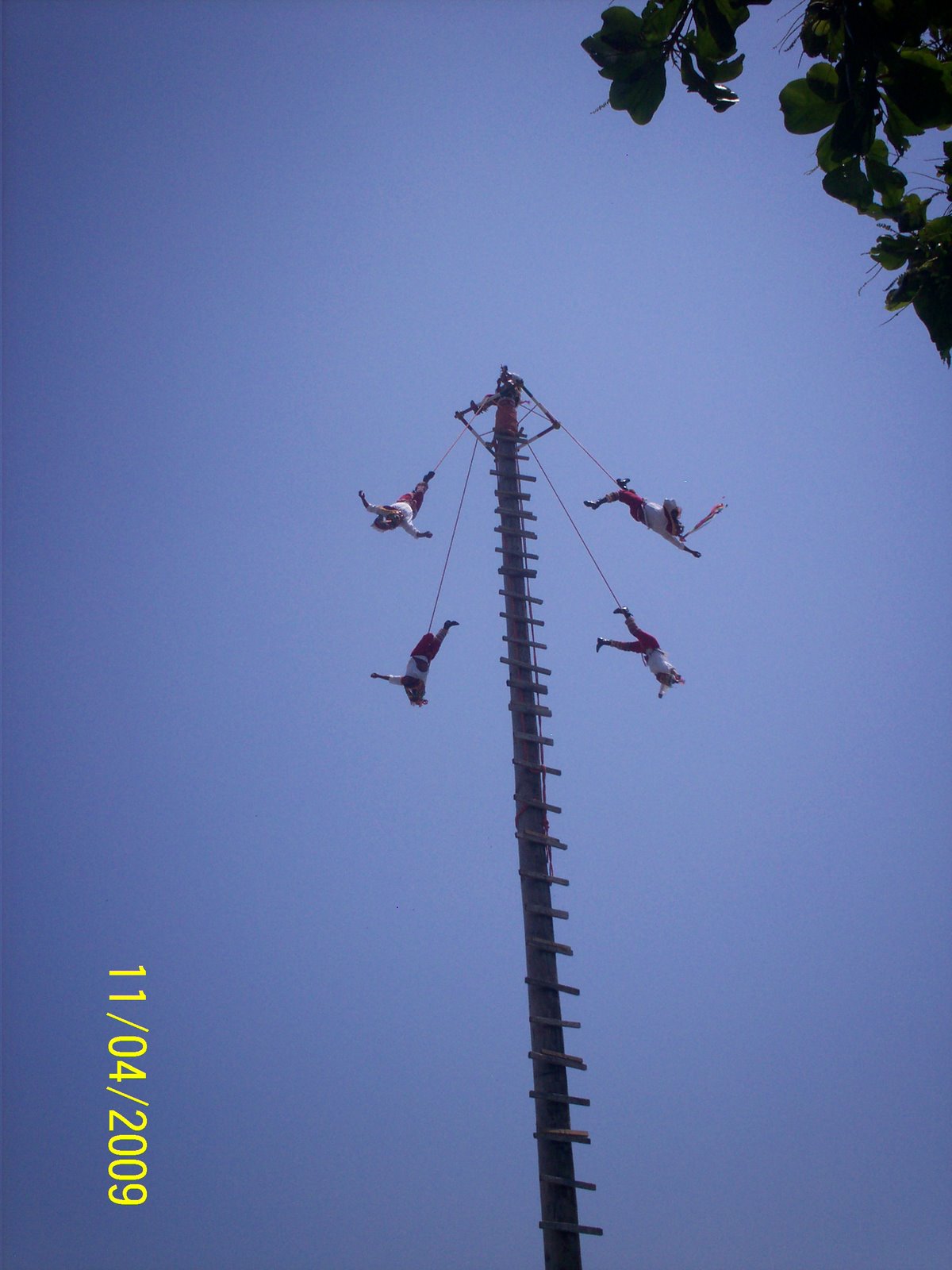 [Voladores+de+Papantla+3.JPG]