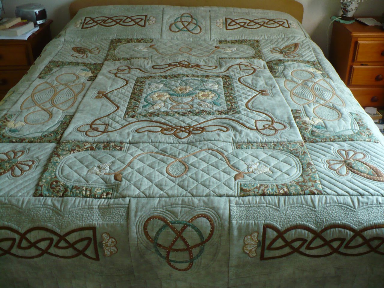 CAS BEARS AND QUILTS: Celtic quilt made at a class at The Apple Basket