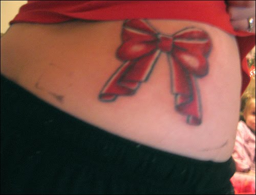 Pink and red bows are the two most popular colors for hip tattoos and the