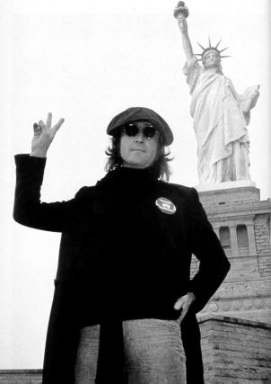 [john-lennon-statue_of_liberty.jpg]