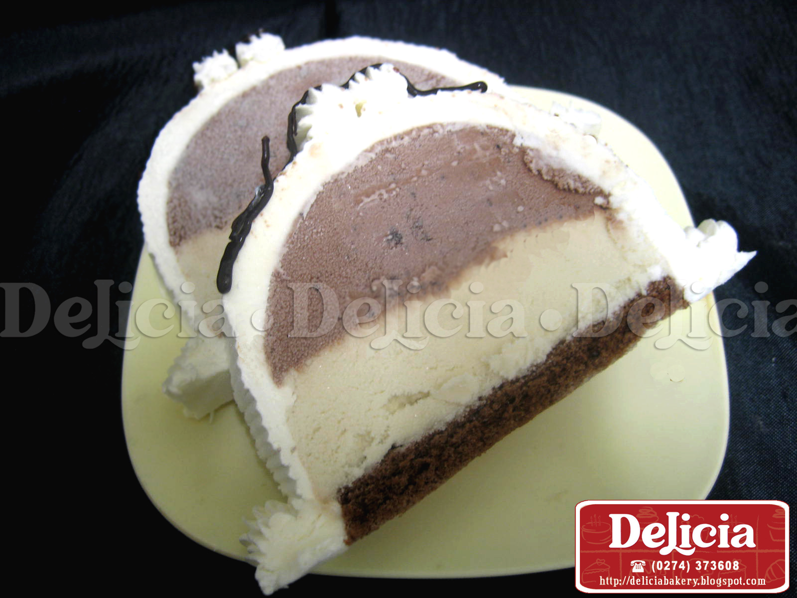 Delicia Bakery & Ice Cream Yogyakarta Ice Cream Cake Vanilla Chocolate