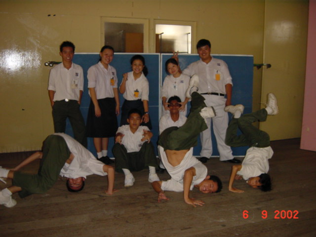 [group_blue.JPG]