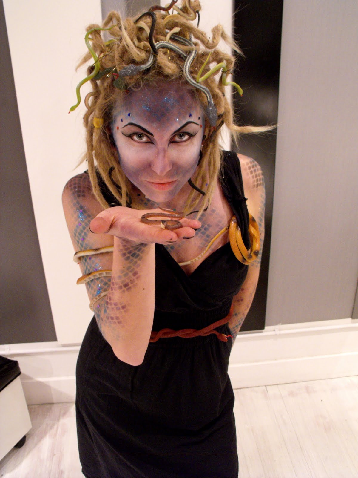 Madusa Halloween costumes makeup, Medusa halloween, Medusa halloween
