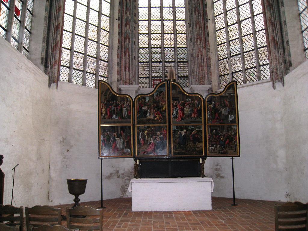 [kyrka+i+Lübeck+044.jpg]