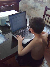 YO, ESCRIBIENDO EN MI BLOG