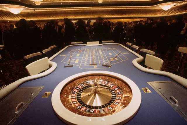 Roulette bias strategy