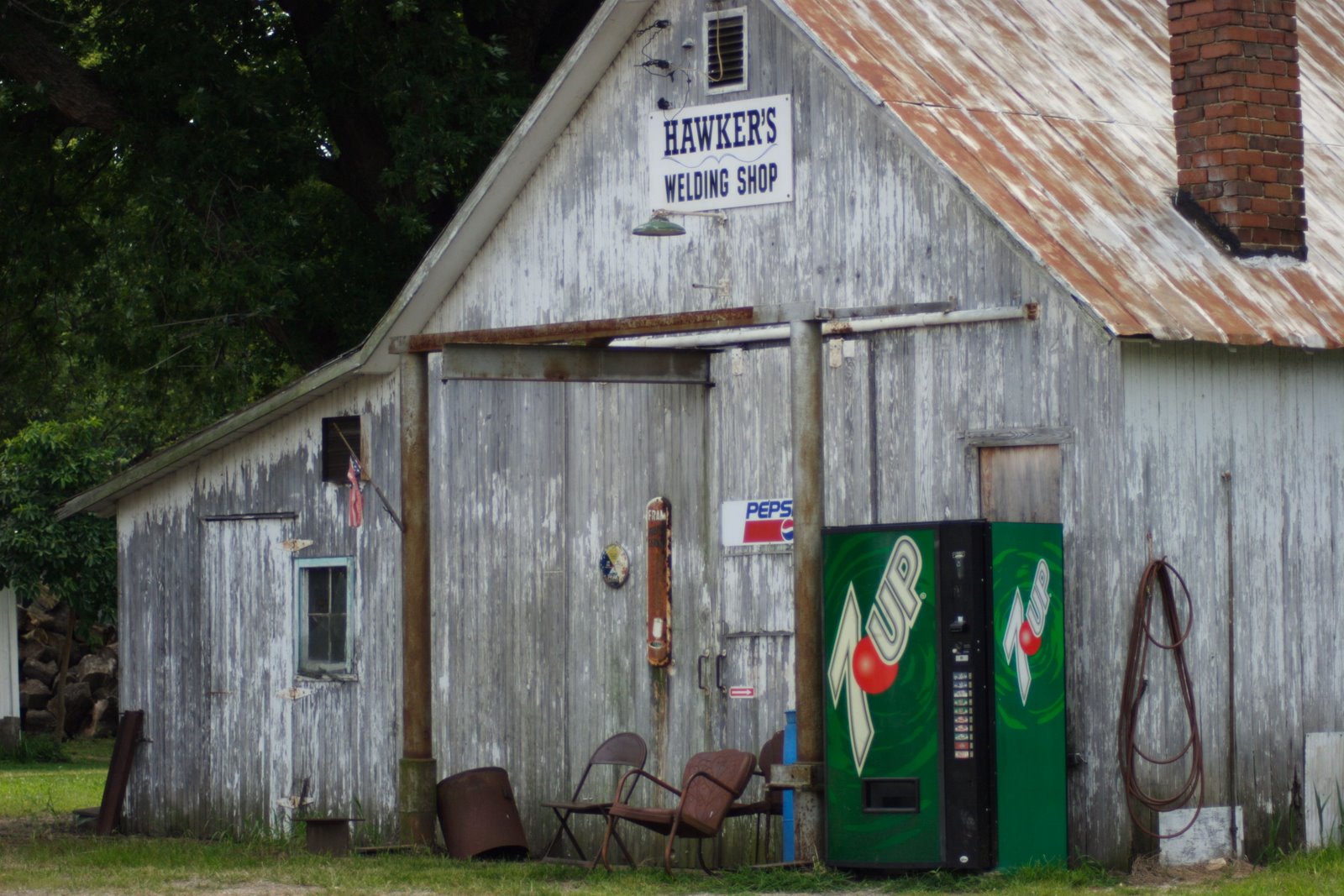 [HawkersWelding03.JPG]