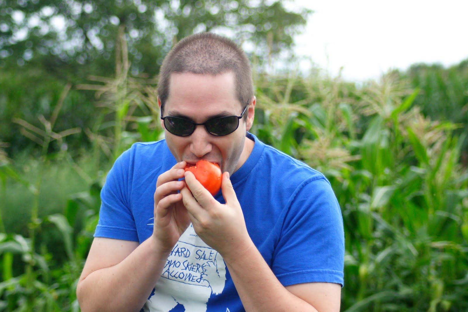 [SteveInGarden02.JPG]