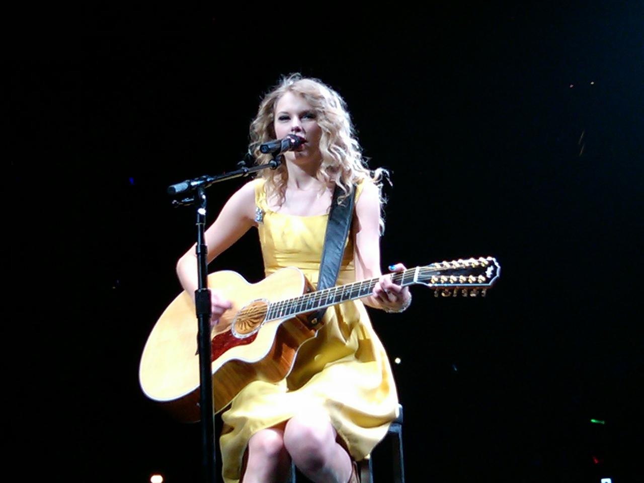 http://1.bp.blogspot.com/_bfpRkyFviaI/S-wpumNwmUI/AAAAAAAAEkk/_wA1Ph97HDY/s1600/taylor+swift+prudential+center.jpg