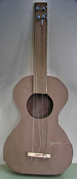 GUITARRA DE CARTÓN