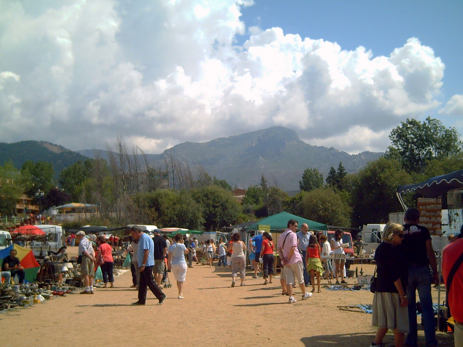 [MercadilloNavacerrada.jpg]